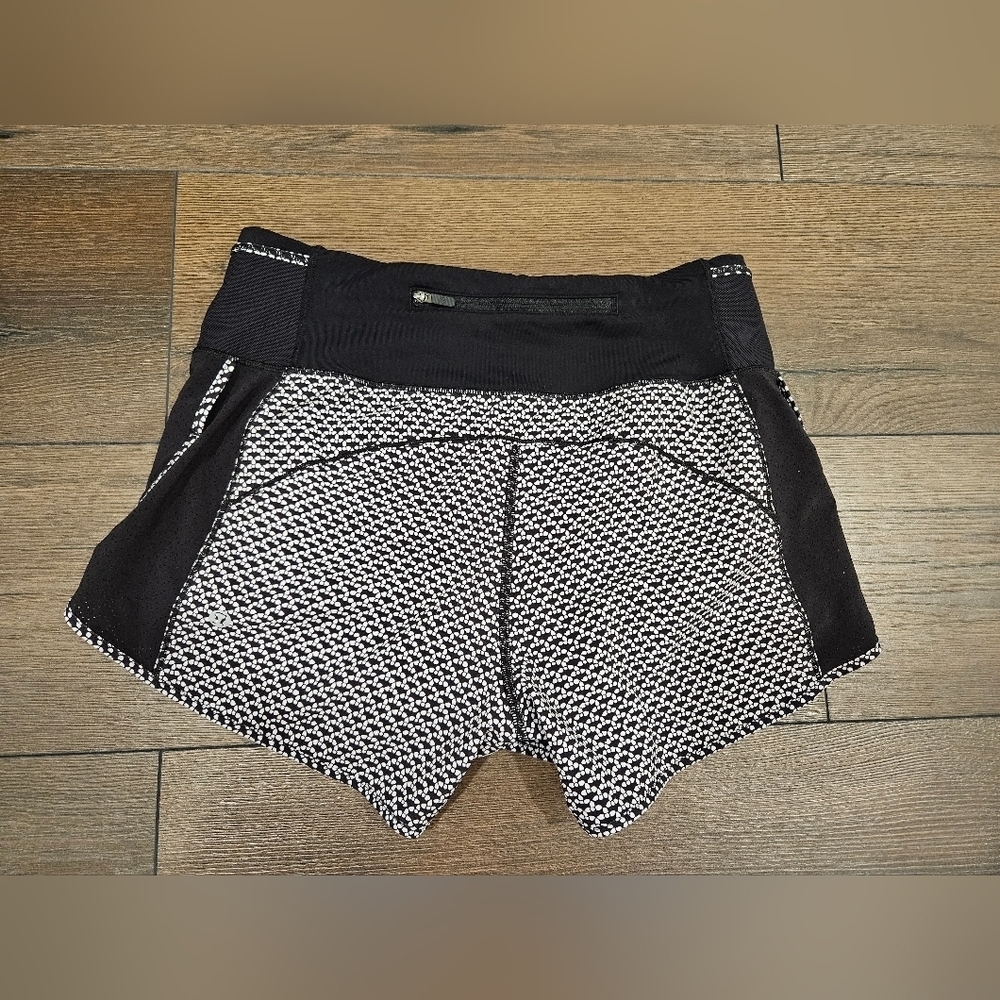 Lululemon Real Quick Short *Perforated 3.5"Monochromic Black - SIZE 6 - Picture 7 of 7